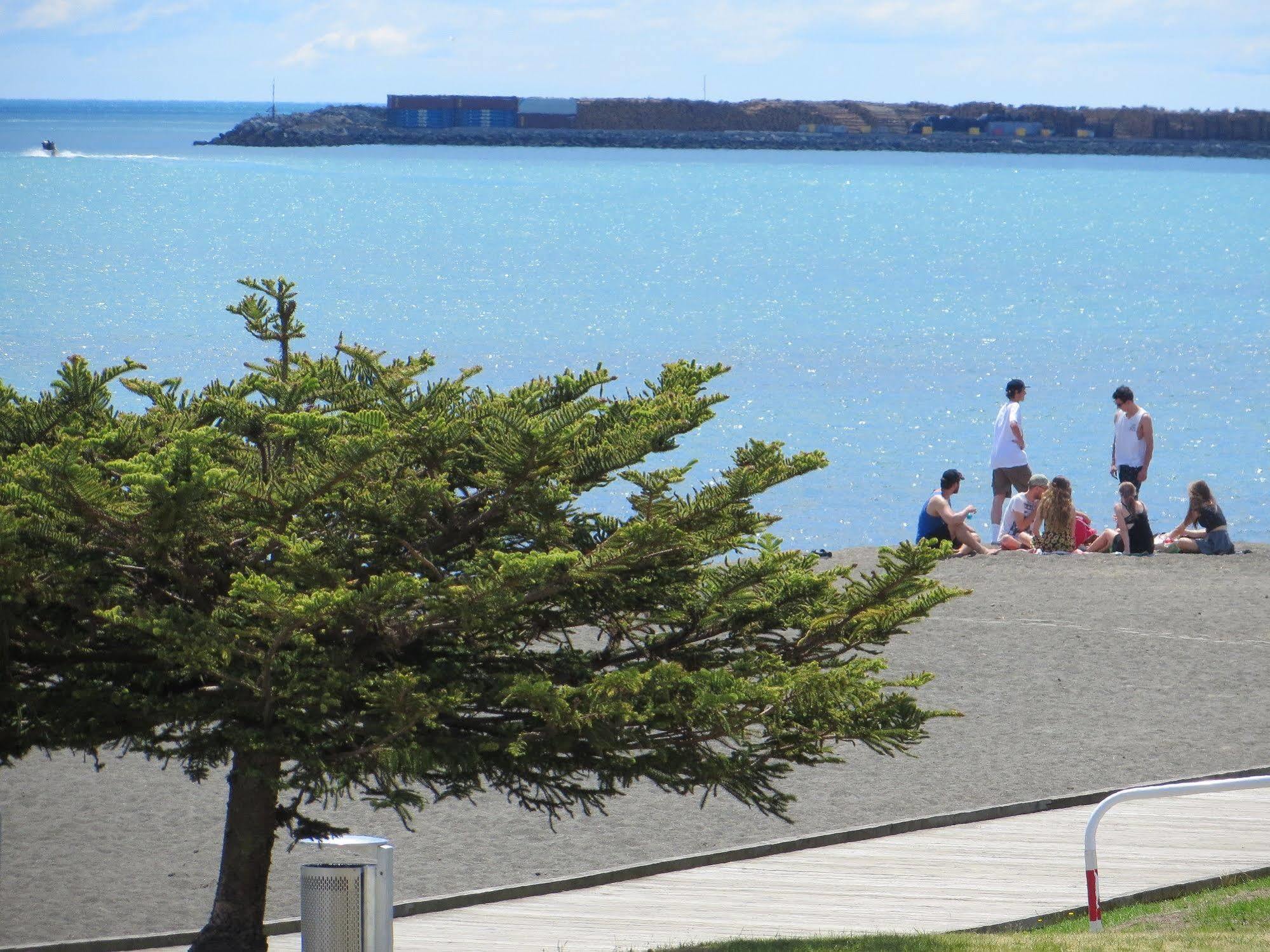 Harbour View Motel On Ahuriri Beach In Napier Nz With Sea View Suites Exterior foto